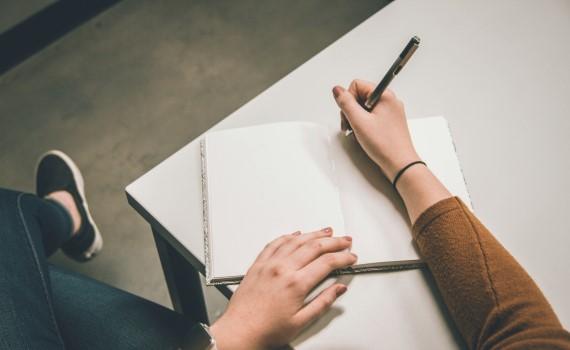 img-compose-yourself-writing-570-350 image of women writing